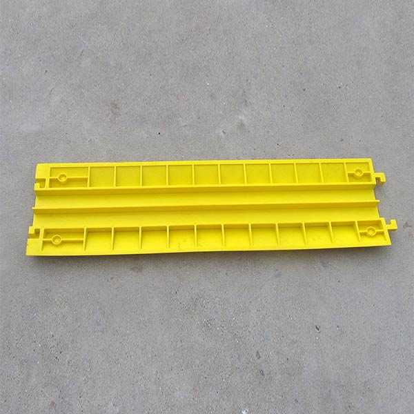 Mặt sau gờ bảo vệ dây cáp