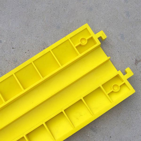 Móc nối các gờ bảo vệ với nhau