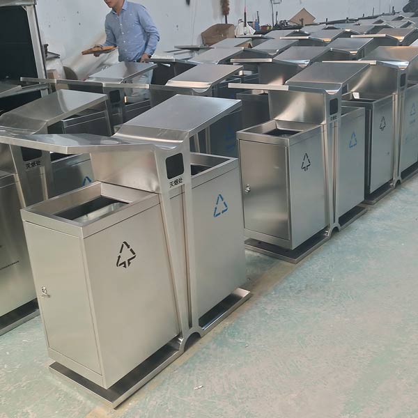 Hành Tinh Xanh luôn sẵn kho thùng rác inox ngoài trời