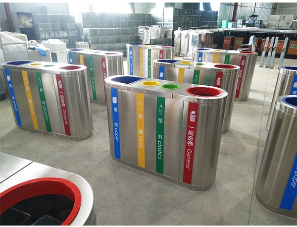 Hành Tinh Xanh luôn có sẵn thùng rác inox nhiều ngăn phân loại