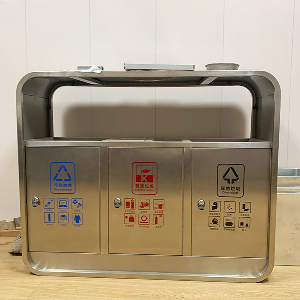 Hình ảnh thực tế mẫu thùng rác 3 ngăn ở kho Hành Tinh Xanh