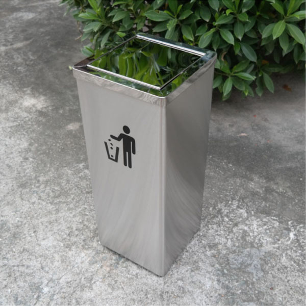 Hình ảnh chụp thùng rác vuông nắp lật tại kho