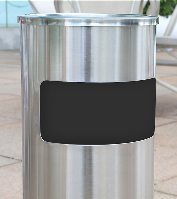 Cửa xả rác bên hông thuận tiện