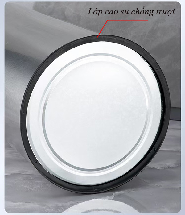 Cận cảnh chân đế thùng rác