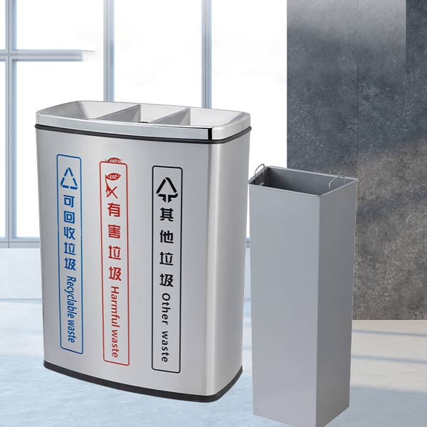 Thùng tôn hoa bên trong trực tiếp đựng rác
