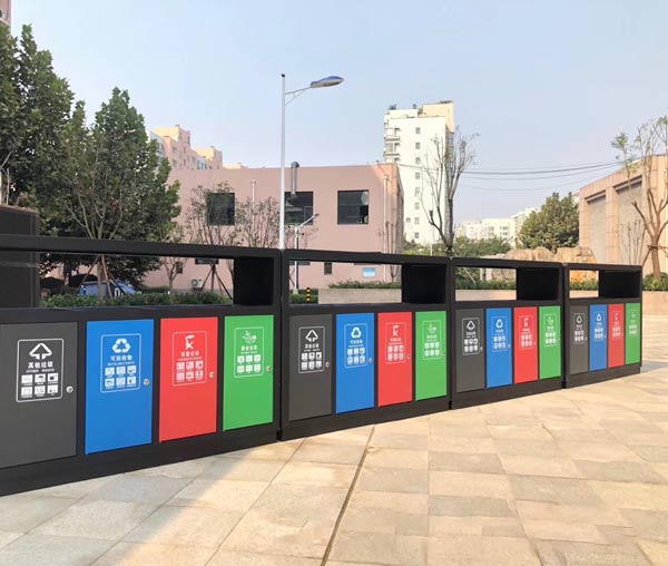 Luôn sẵn số lượng lớn thùng rác