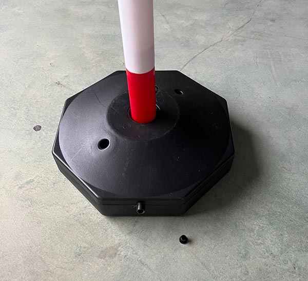 Chân đế có thể đổ thêm nước để tăng độ ổn định