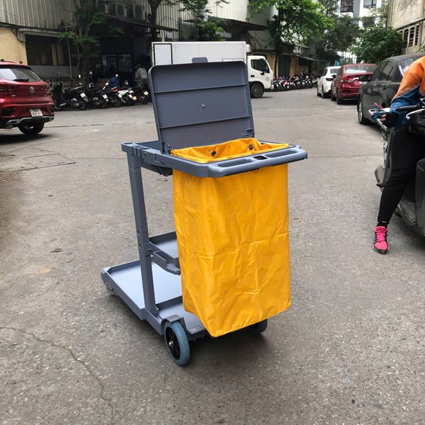 Hành Tinh Xanh bán xe dọn vệ sinh và phụ kiện cho xe đi kèm