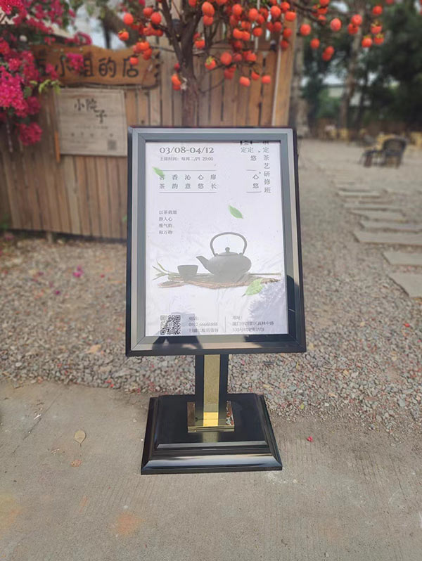 Hình ảnh bảng welcome chụp tại kho