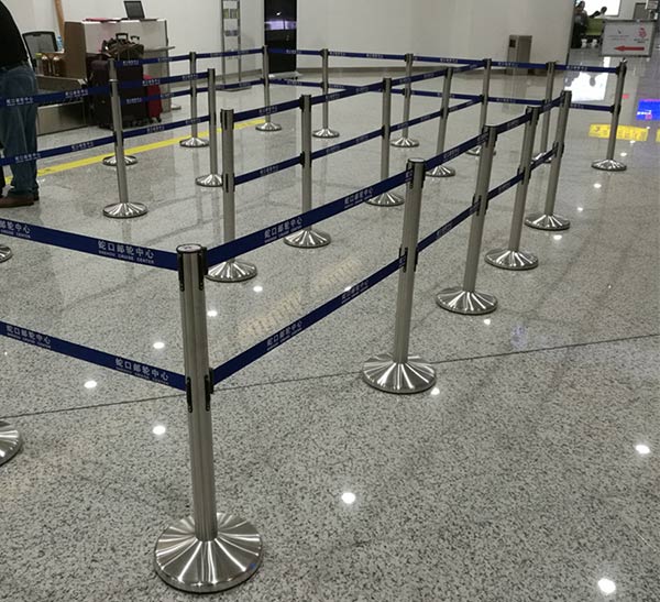 Cột chắn dây căng 2 tầng phân làn lối đi