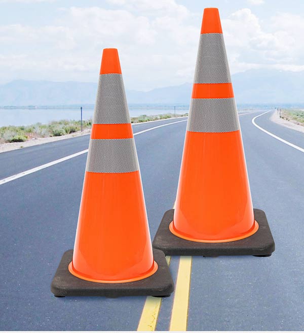 Cọc tiêu nhựa cảnh báo hình chóp nón