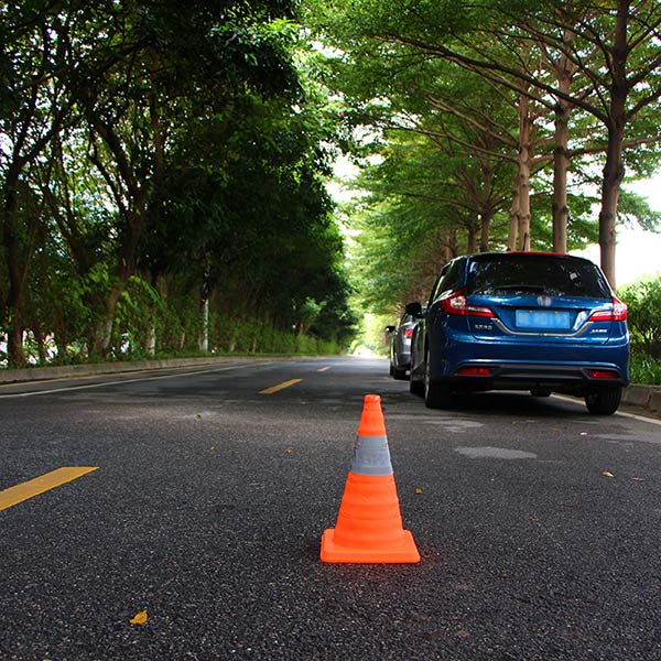 Cọc tiêu giao thông hình chóp 45cm