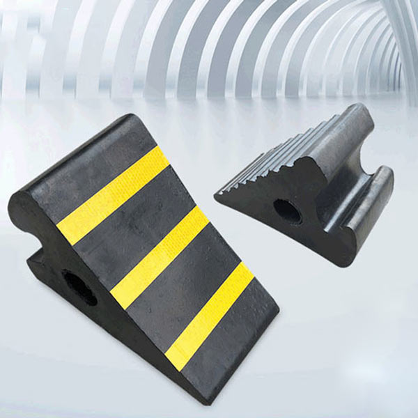 Nên ưu tiên mua cục canh bánh xe có phản quang