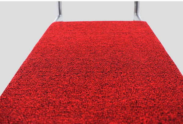 Thảm nhung đỏ lót êm tránh trầy xước mặt ghế