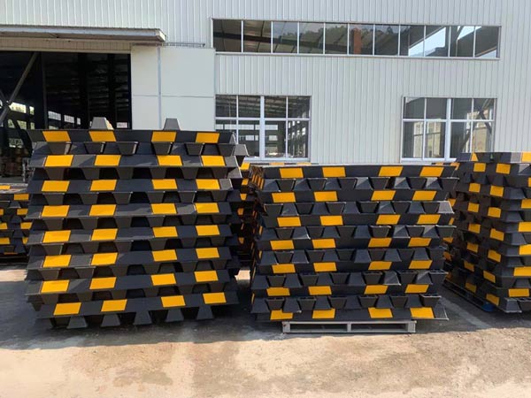 Hành Tinh Xanh luôn có sẵn cục chặn bánh xe số lượng lớn