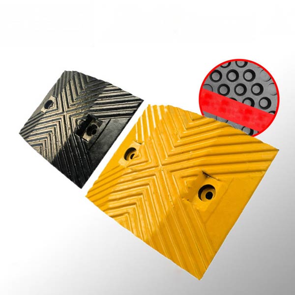 Thiết kế hai tông màu đen và vàng