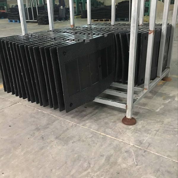 Gờ giảm tốc khi chưa gắn băng phản quang