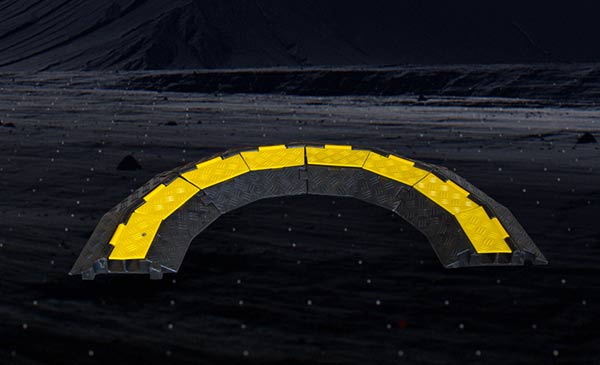 Gờ giảm tốc bảo vệ dây cáp chuyên đặt khúc cua, góc