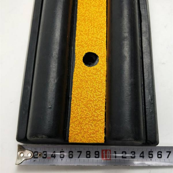 Thiết bị có kích thước chuẩn theo mô tả sản phẩm