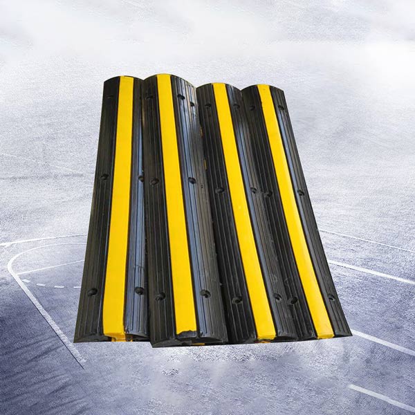 Mẫu len tường bằng cao su màu đen - vàng