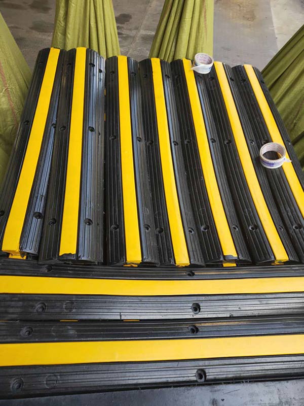 Màu sắc nổi bật dễ dàng quan sát thấy từ xa