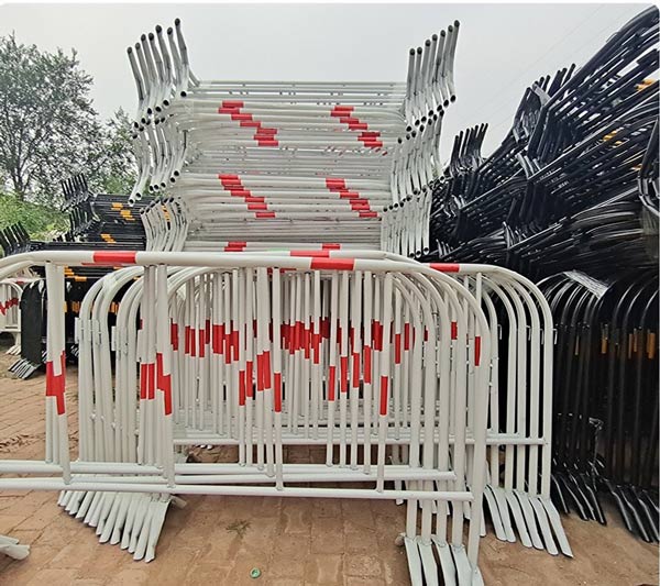 Có sẵn số lượng lớn hàng rào chắn cho mọi công trình