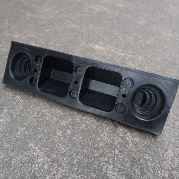 Mặt sau của thanh chặn lùi bãi đỗ xe