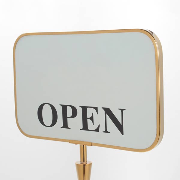 Mặt bảng rộng rãi lại có thể quay dễ dàng