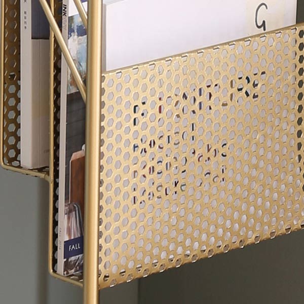 Kệ làm bằng chất liệu thép không gỉ mạ crome bắt mắt