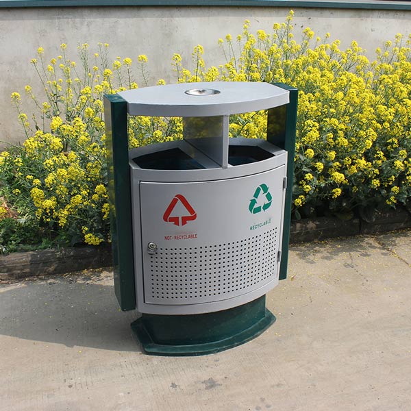 Thùng rác có mái che, có khay gạt tàn và 2 ngăn đựng rác