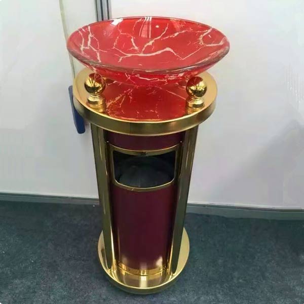 Hình ảnh chụp thật của thùng rác viền vàng khay thủy tinh