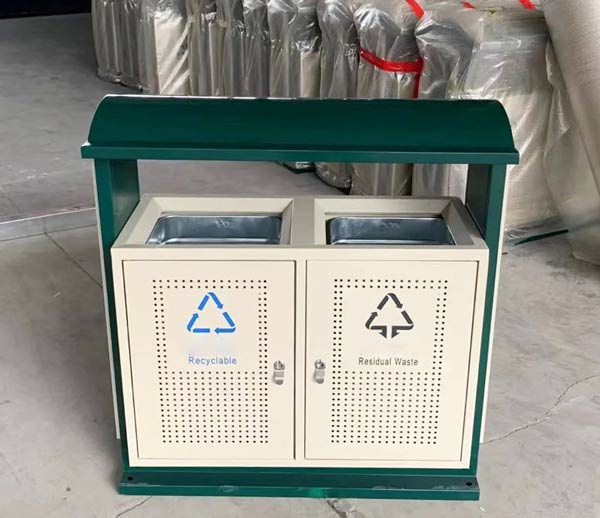 Hình ảnh thực tế thùng rác 2 ngăn có mái che