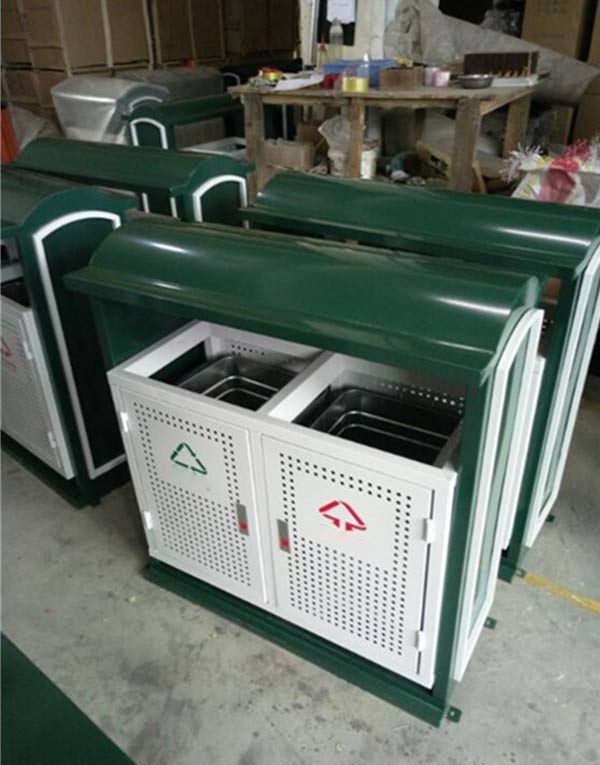 Hình ảnh thực tế thùng rác 2 ngăn có mái che