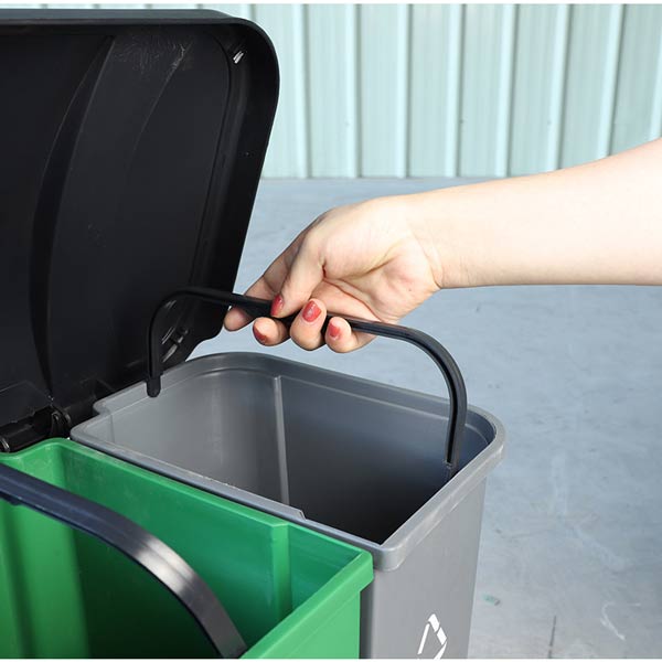 Mỗi ngăn đều có quai xách