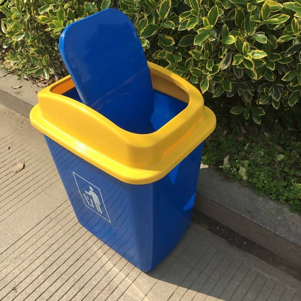 Nắp hở dễ dàng đẩy, đưa rác vào bên trong