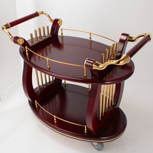 Cận cảnh xe vận chuyển đồ uống, rượu nhà hàng