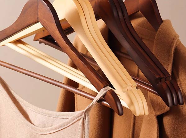 Móc treo tiện lợi giúp lưu trữ và bảo quản mọi quần áo