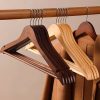 Móc treo quần áo, váy làm bằng gỗ