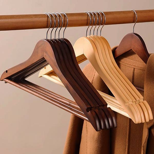 Móc treo quần áo, váy làm bằng gỗ