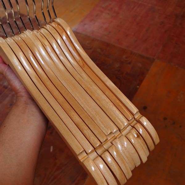 Khi không sử dụng đến bạn có thể xếp gọn móc treo lại với nhau