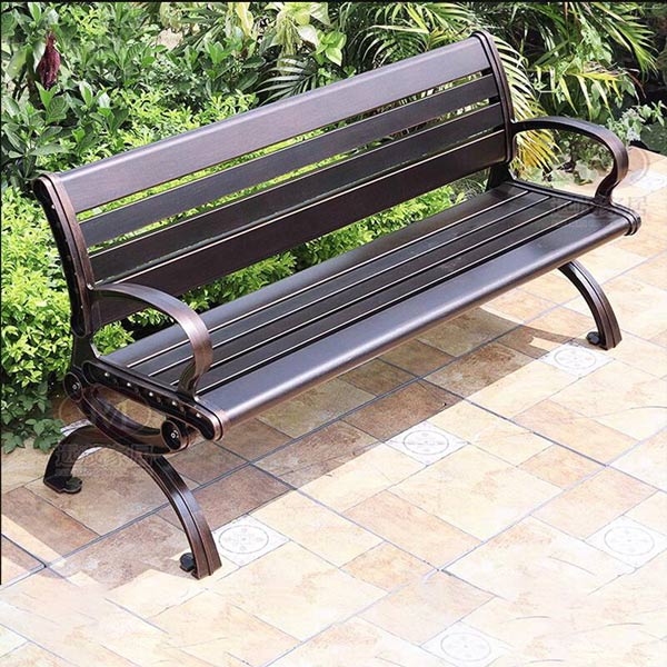 Mẫu ghế nhôm đúc được nhiều khuôn viên biệt thự sử dụng