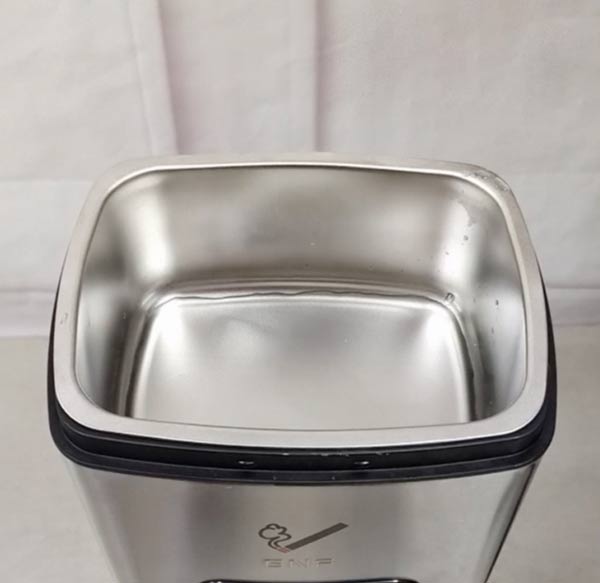 Khay đựng tàn thuốc lá trực tiếp