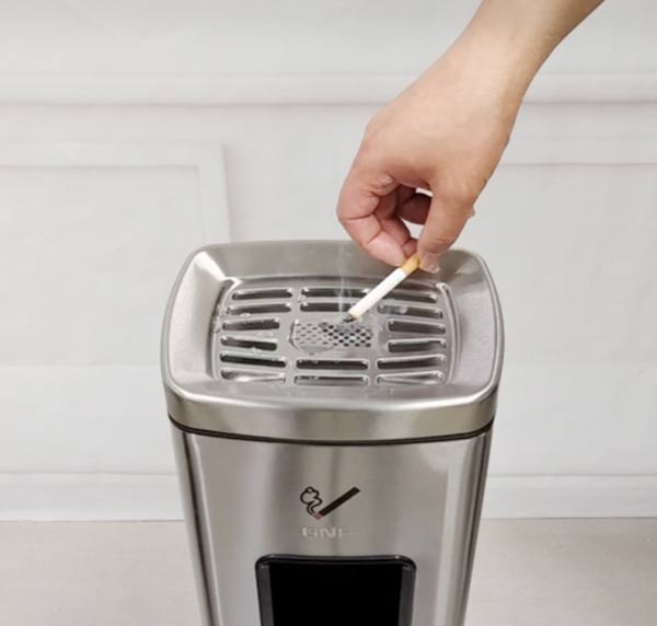 Lưới gạt tàn với những khe nhỏ đựng vừa tàn thuốc