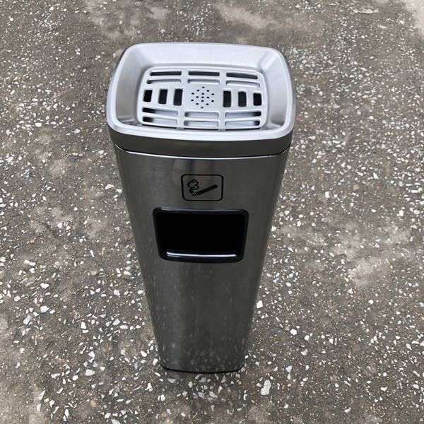 Hình ảnh trụ gạt tàn chữ nhật chụp tại kho