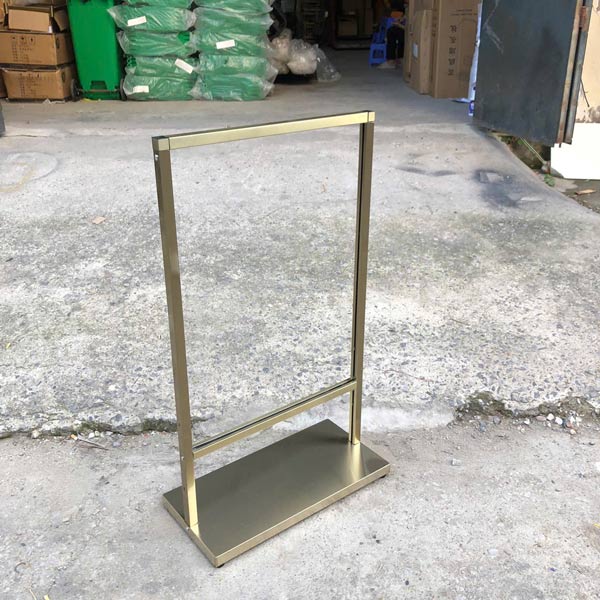 Hình ảnh chụp khung bảng Standee tại kho Hành Tinh Xanh