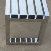 Cận cảnh góc vuông của ghế băng công viên