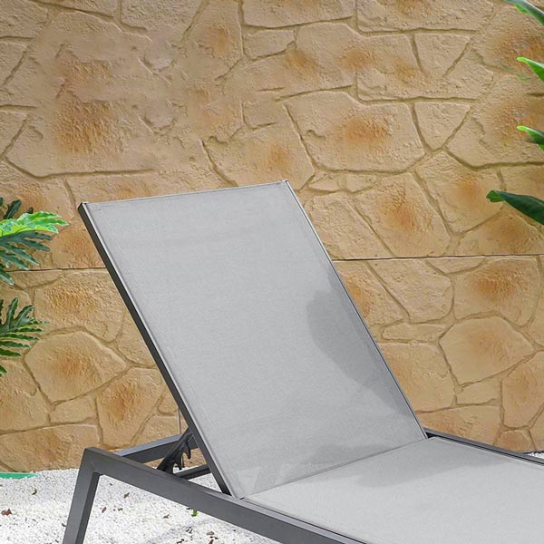 Thiết kế ghế hồ bơi thiên về kiểu dáng đơn giản