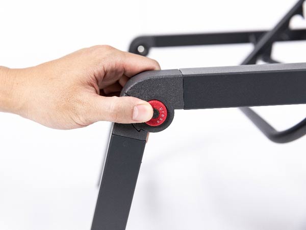 Các khớp nối trên khung ghế hồ bơi