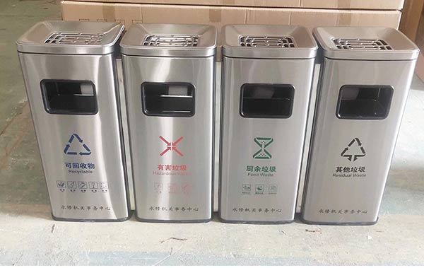 Hành Tinh Xanh luôn có sẵn thùng rác inox loại 2 ngăn tốt