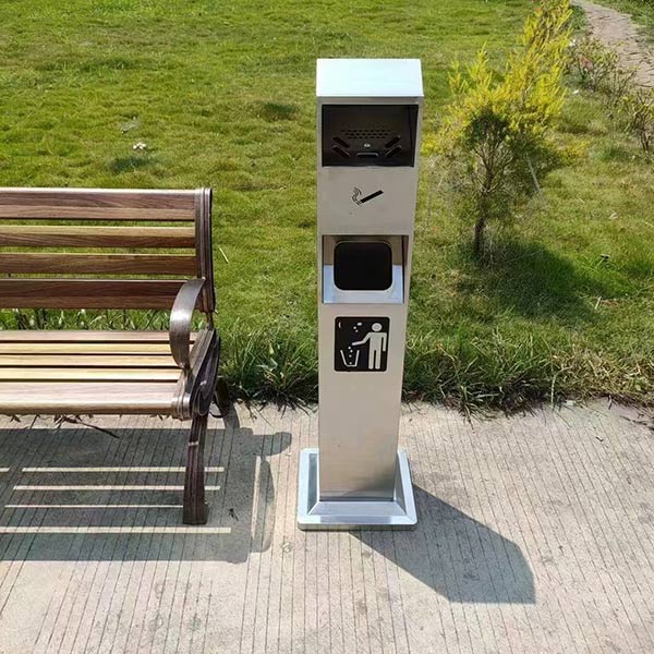 Cây gạt tàn đặt ở ngoài trời